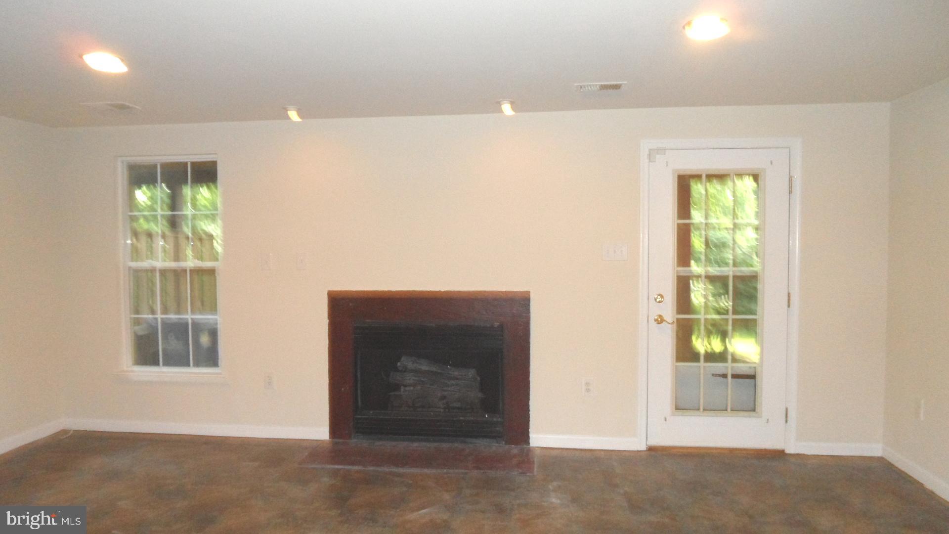 CLOVERLEAF CENTER - Residential