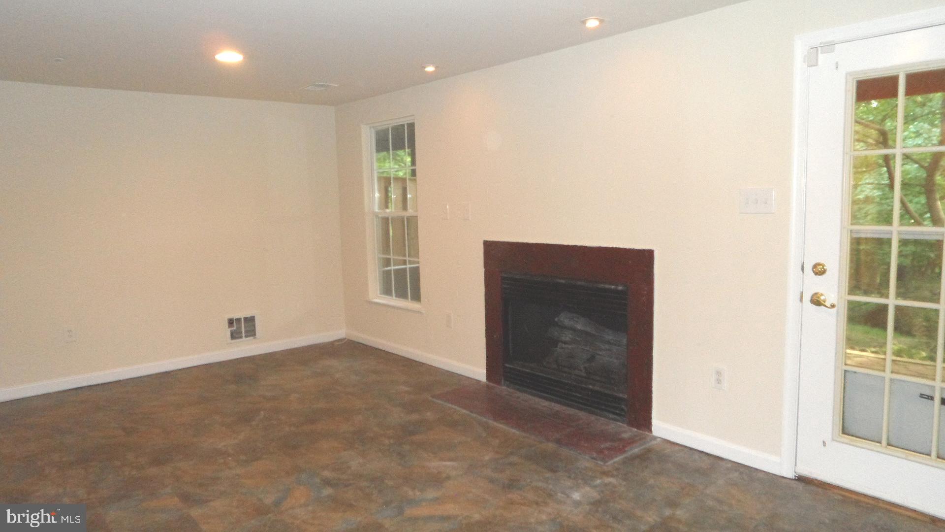 CLOVERLEAF CENTER - Residential