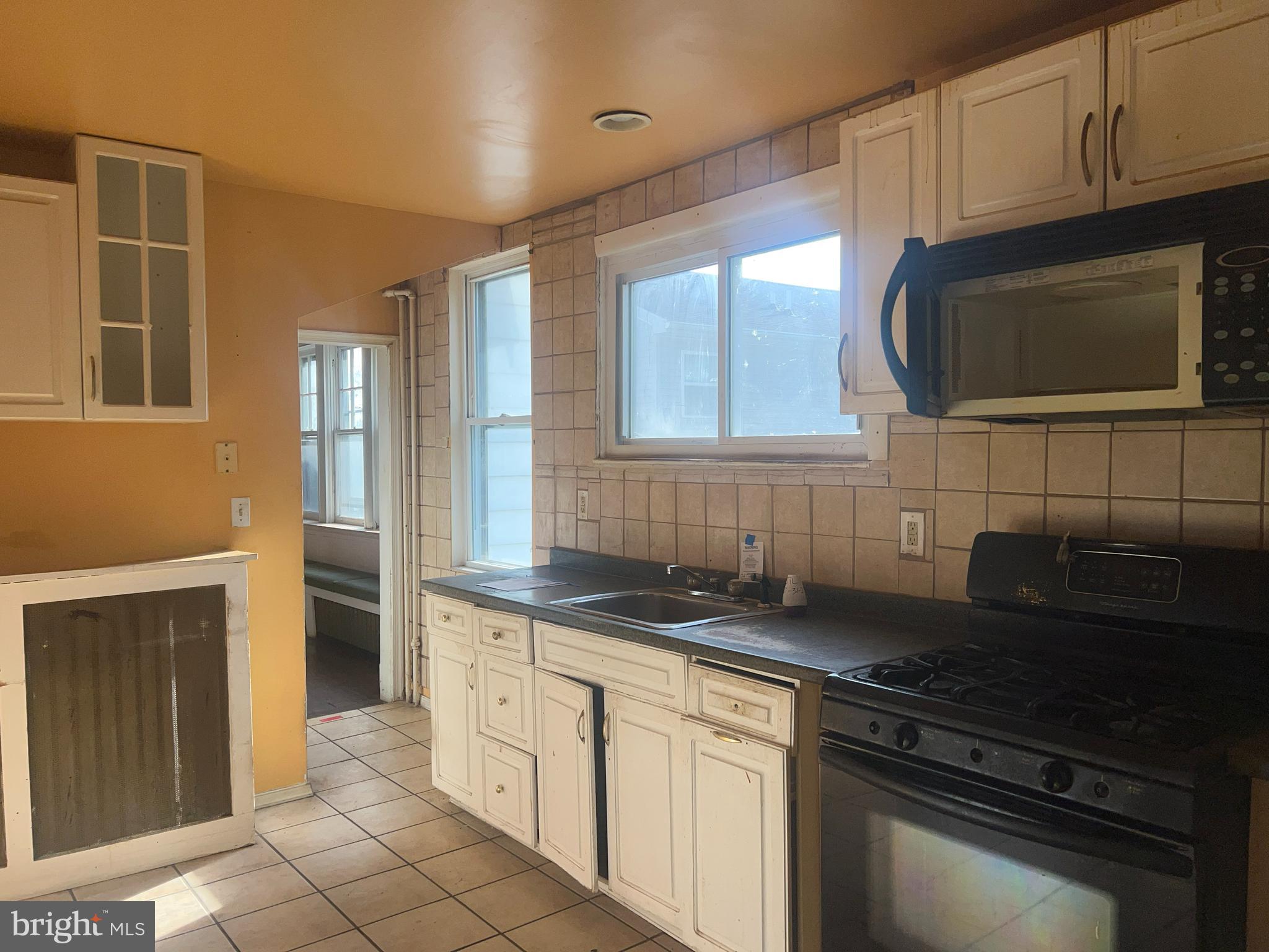 WINDSOR HILLS - Residential