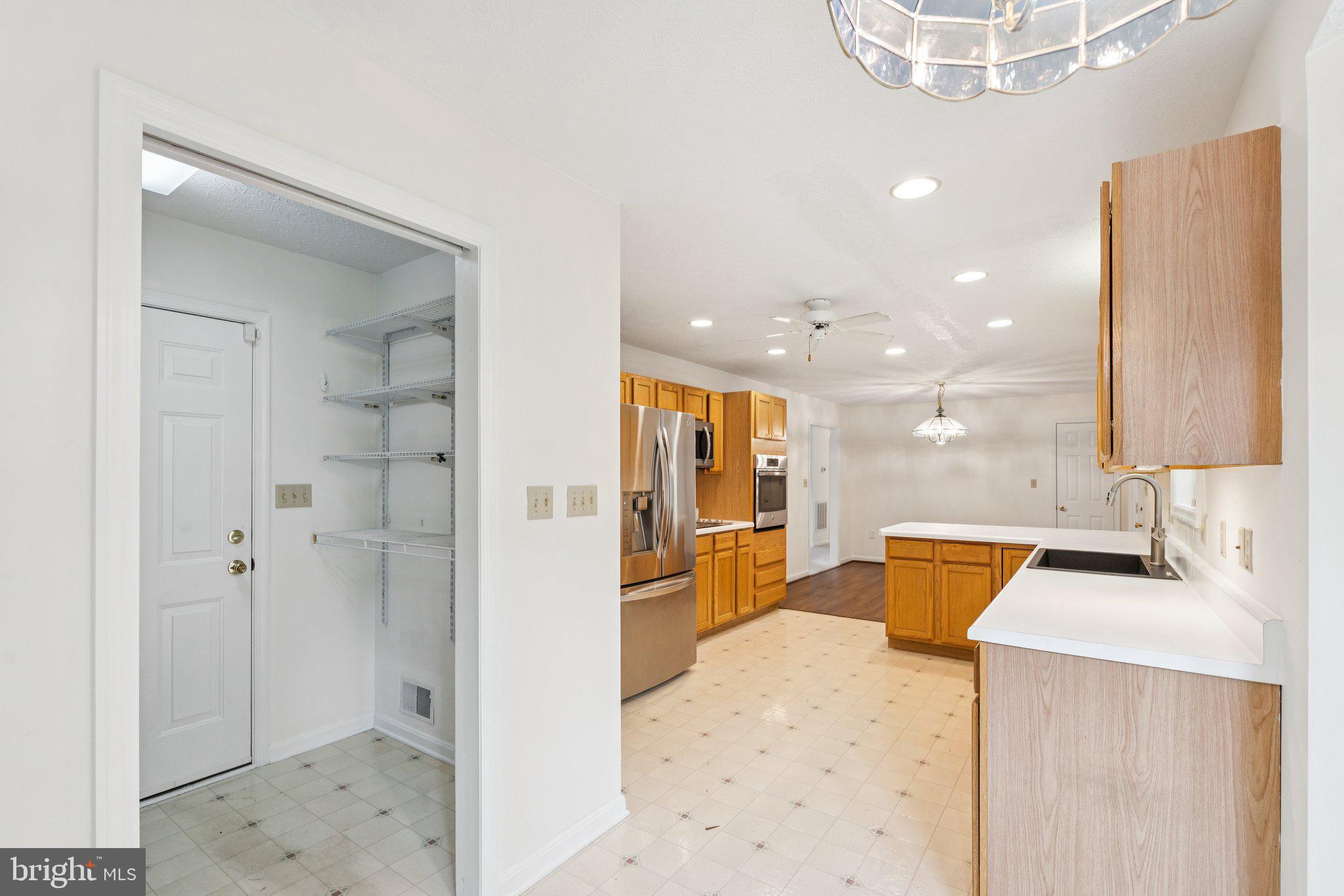 SENSENY GLEN - Residential Lease