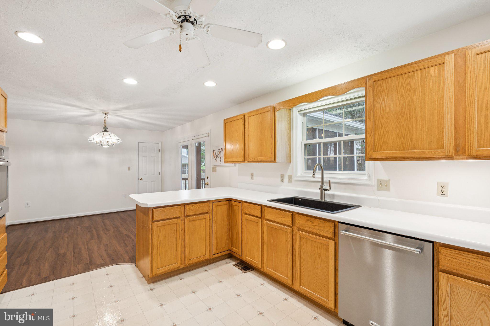 SENSENY GLEN - Residential Lease