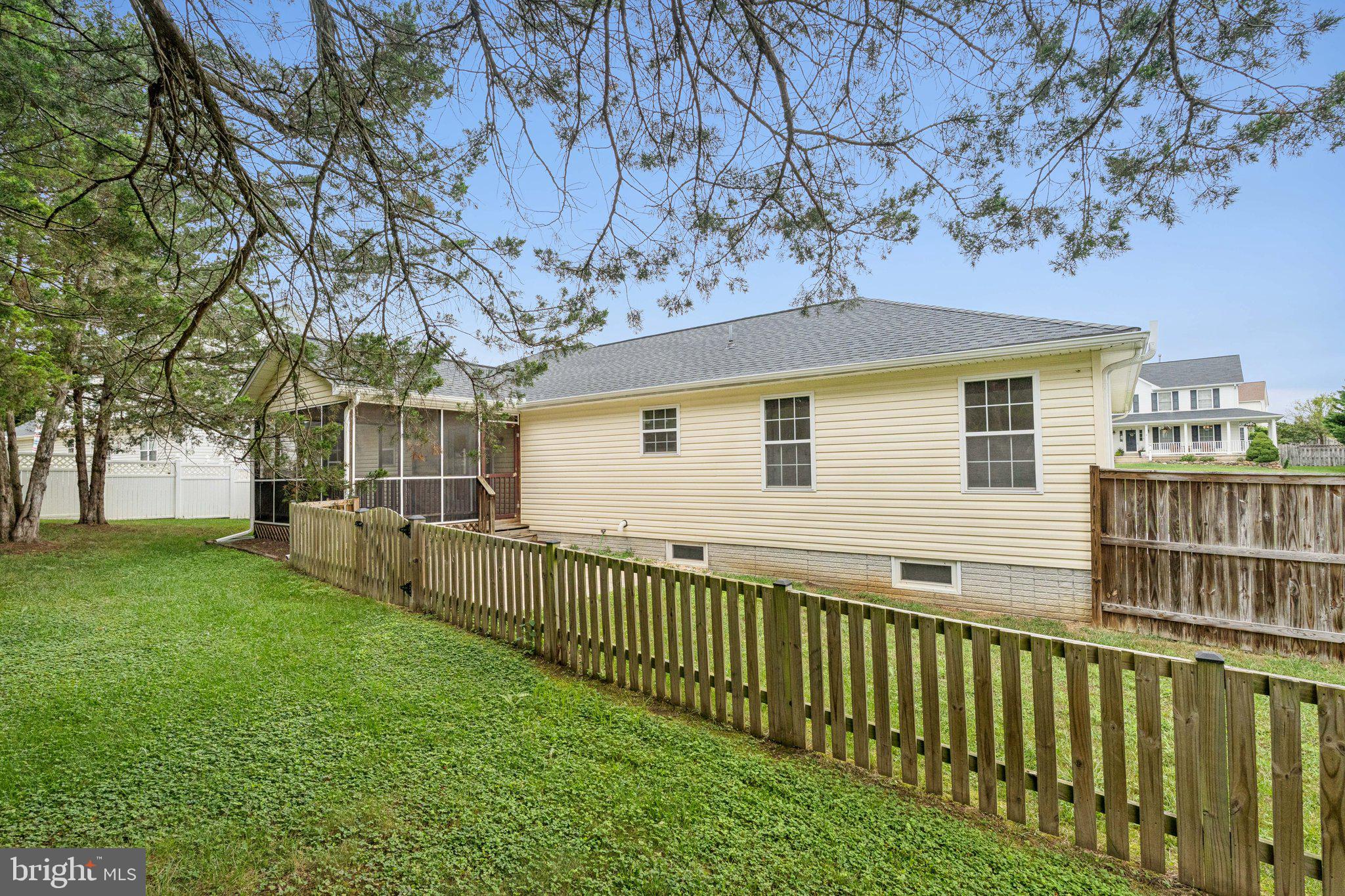 SENSENY GLEN - Residential Lease