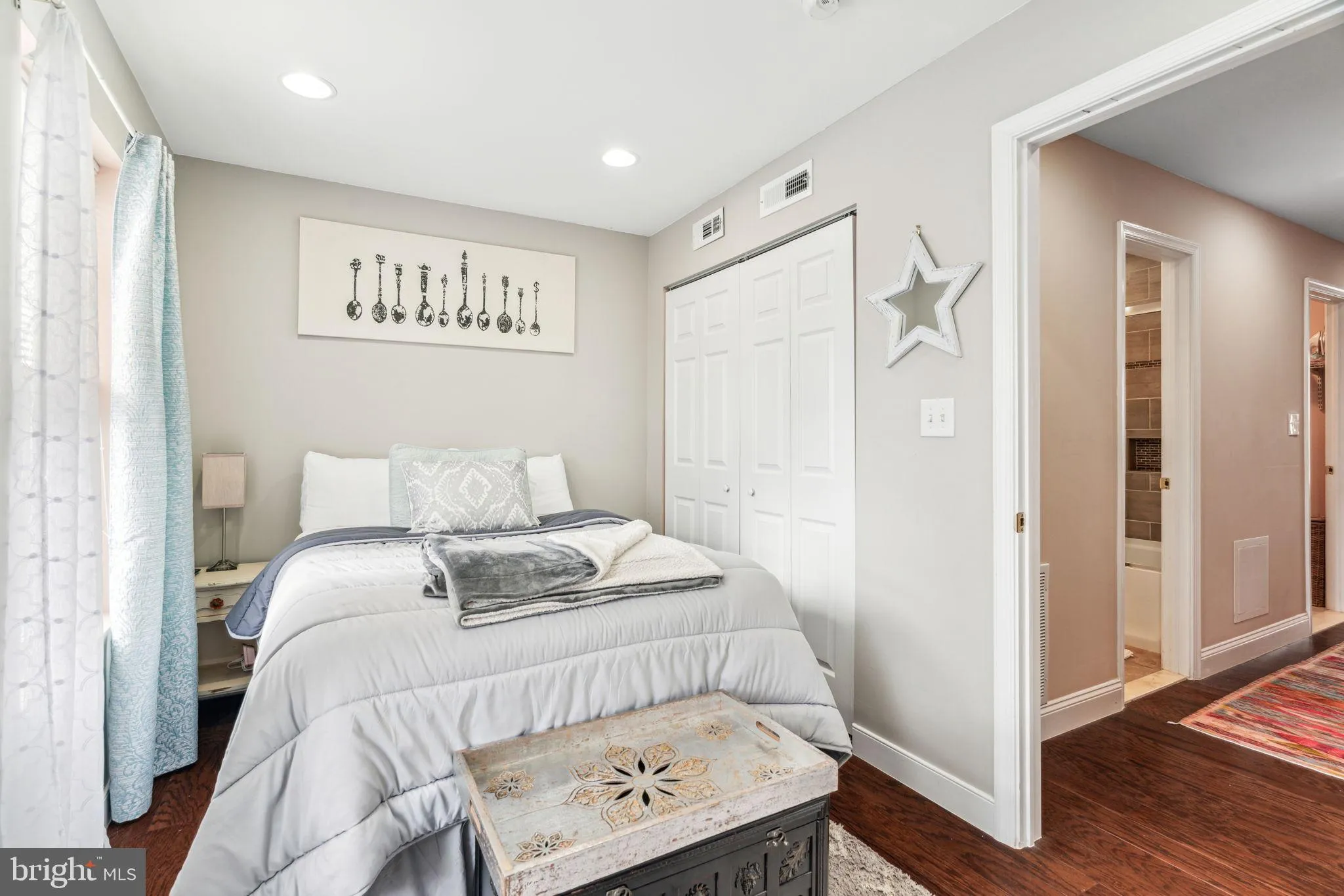 Philadelphia, Pennsylvania 19148, United States, 3 Bedrooms Bedrooms, ,3 BathroomsBathrooms,Residential,Active,166073