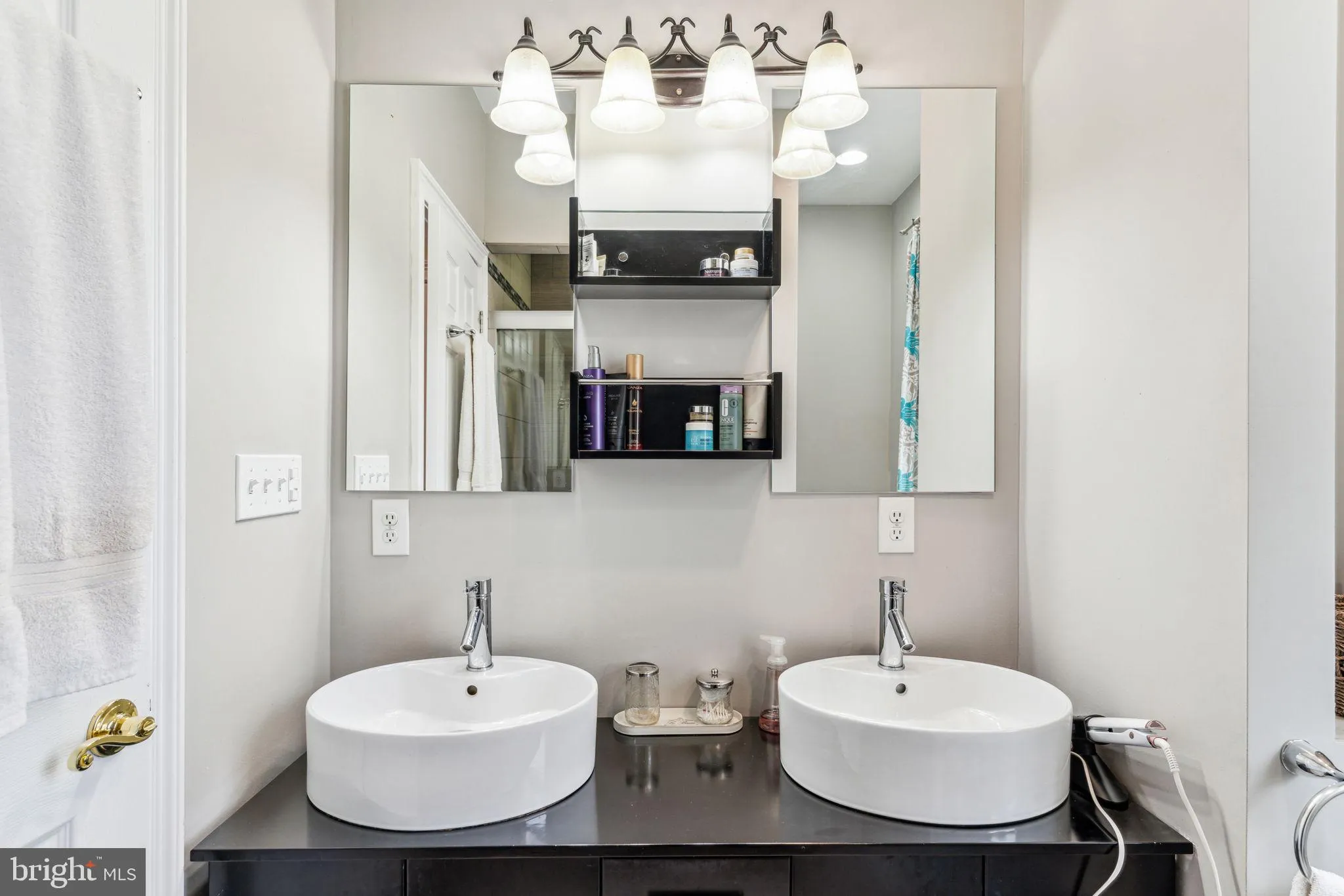 Philadelphia, Pennsylvania 19148, United States, 3 Bedrooms Bedrooms, ,3 BathroomsBathrooms,Residential,Active,166073