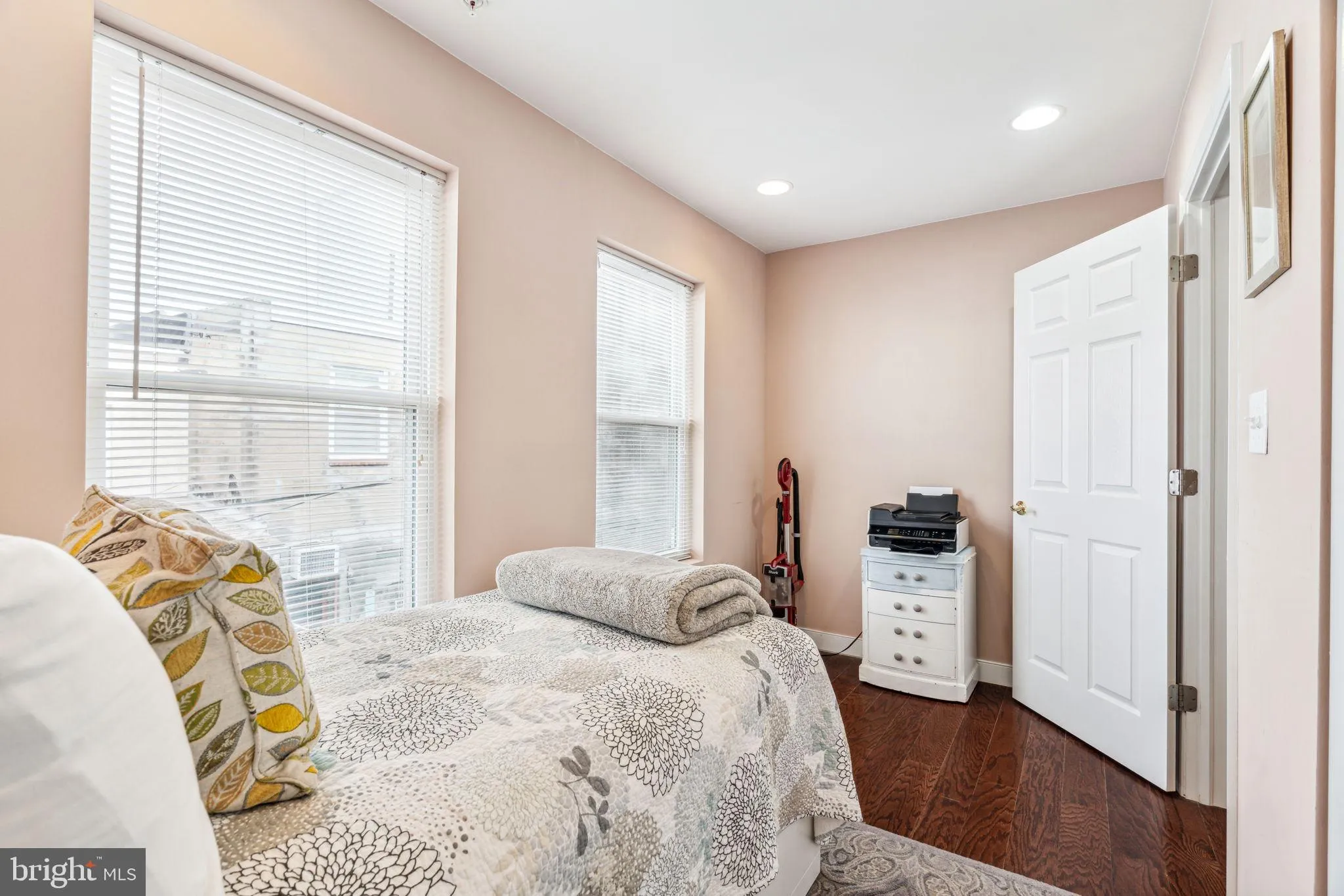 Philadelphia, Pennsylvania 19148, United States, 3 Bedrooms Bedrooms, ,3 BathroomsBathrooms,Residential,Active,166073