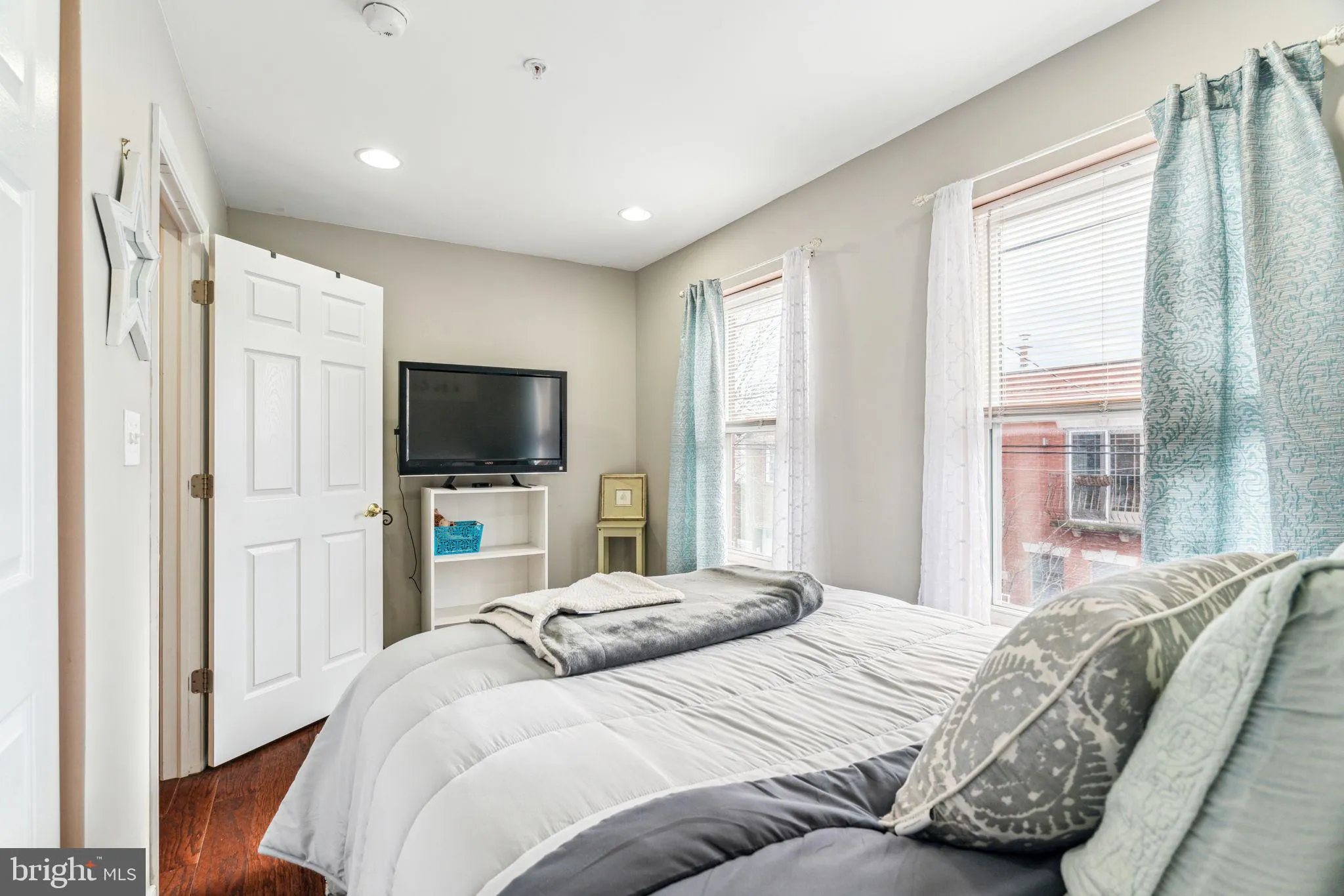 Philadelphia, Pennsylvania 19148, United States, 3 Bedrooms Bedrooms, ,3 BathroomsBathrooms,Residential,Active,166073