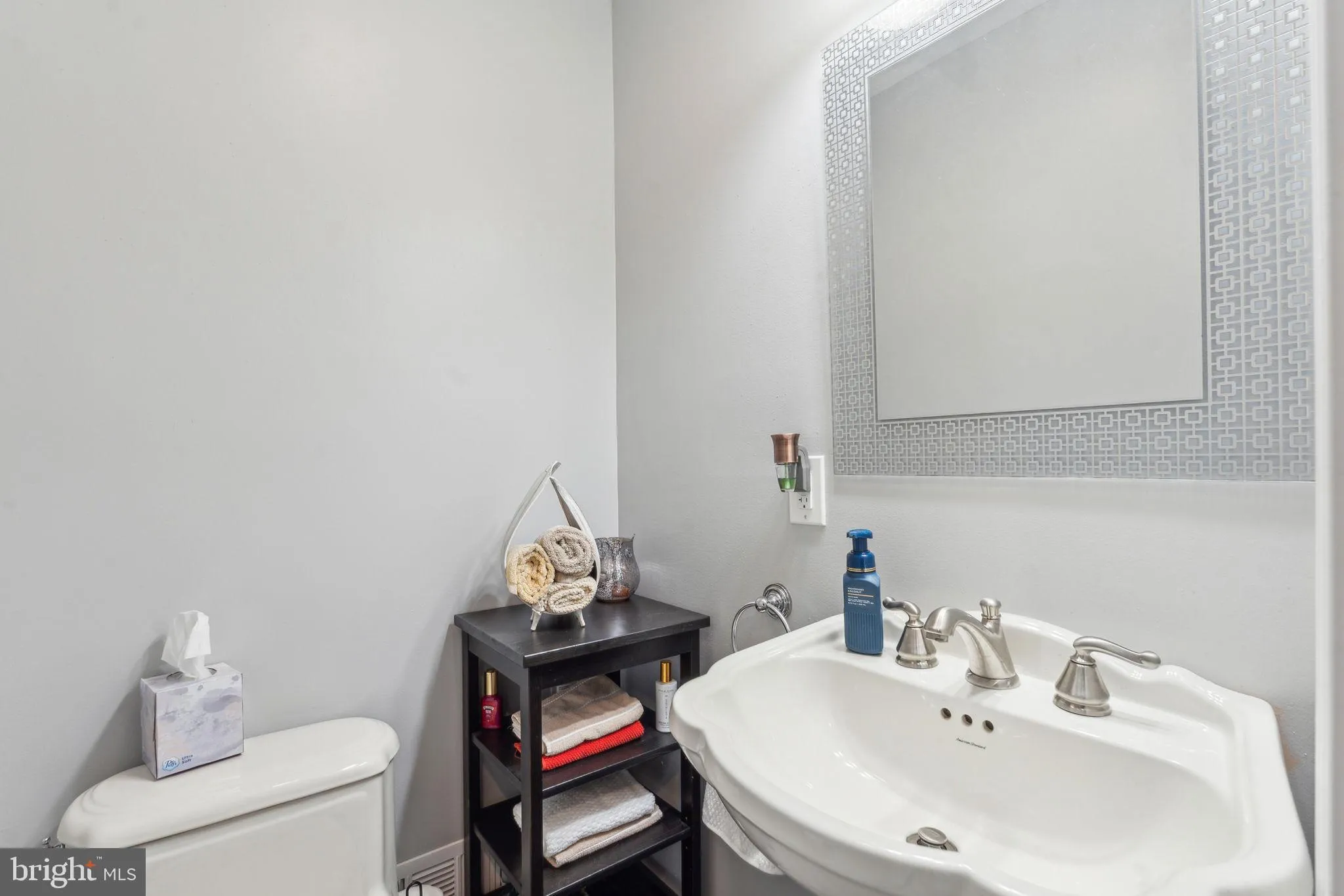 Philadelphia, Pennsylvania 19148, United States, 3 Bedrooms Bedrooms, ,3 BathroomsBathrooms,Residential,Active,166073