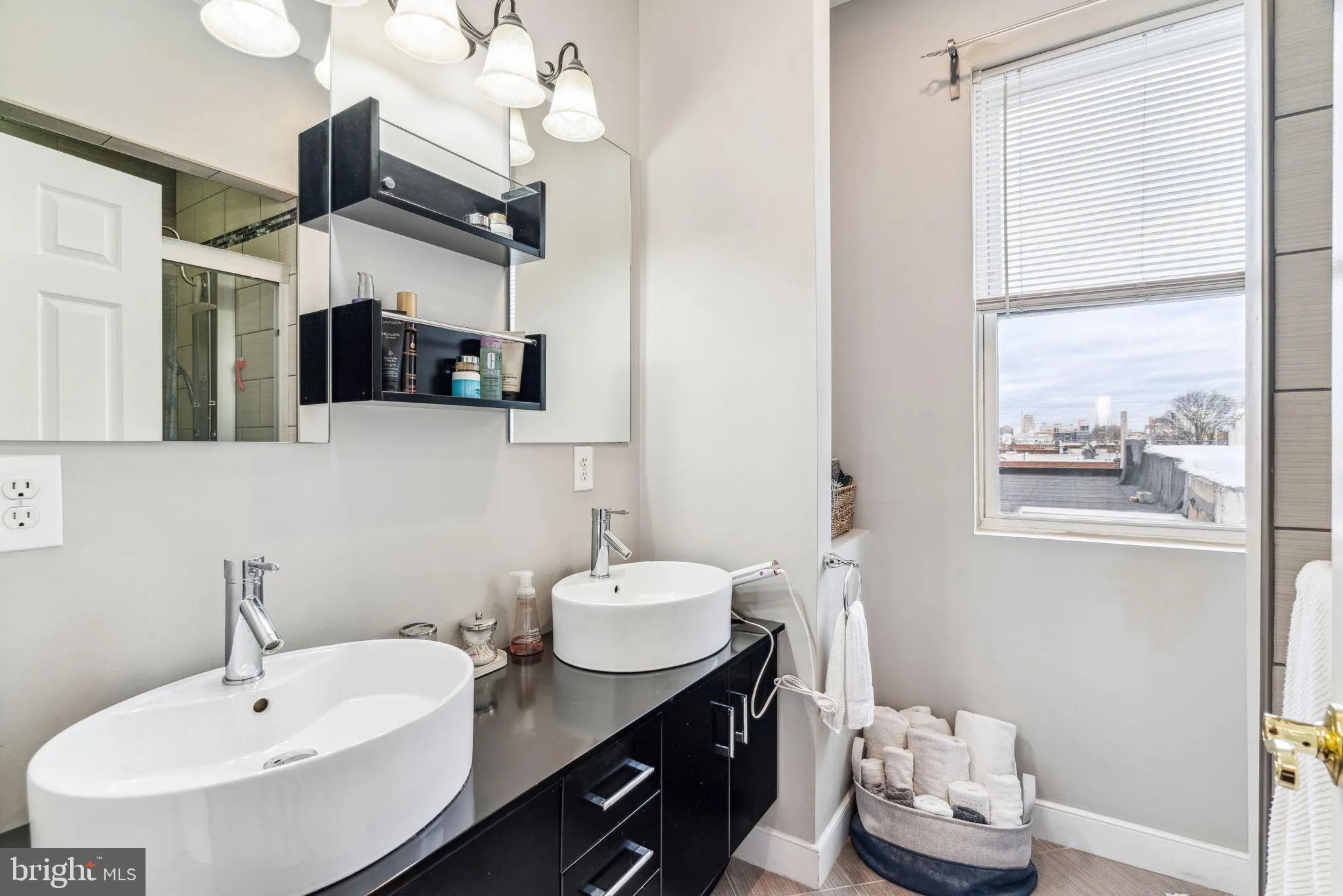 Philadelphia, Pennsylvania 19148, United States, 3 Bedrooms Bedrooms, ,3 BathroomsBathrooms,Residential,Active,166073