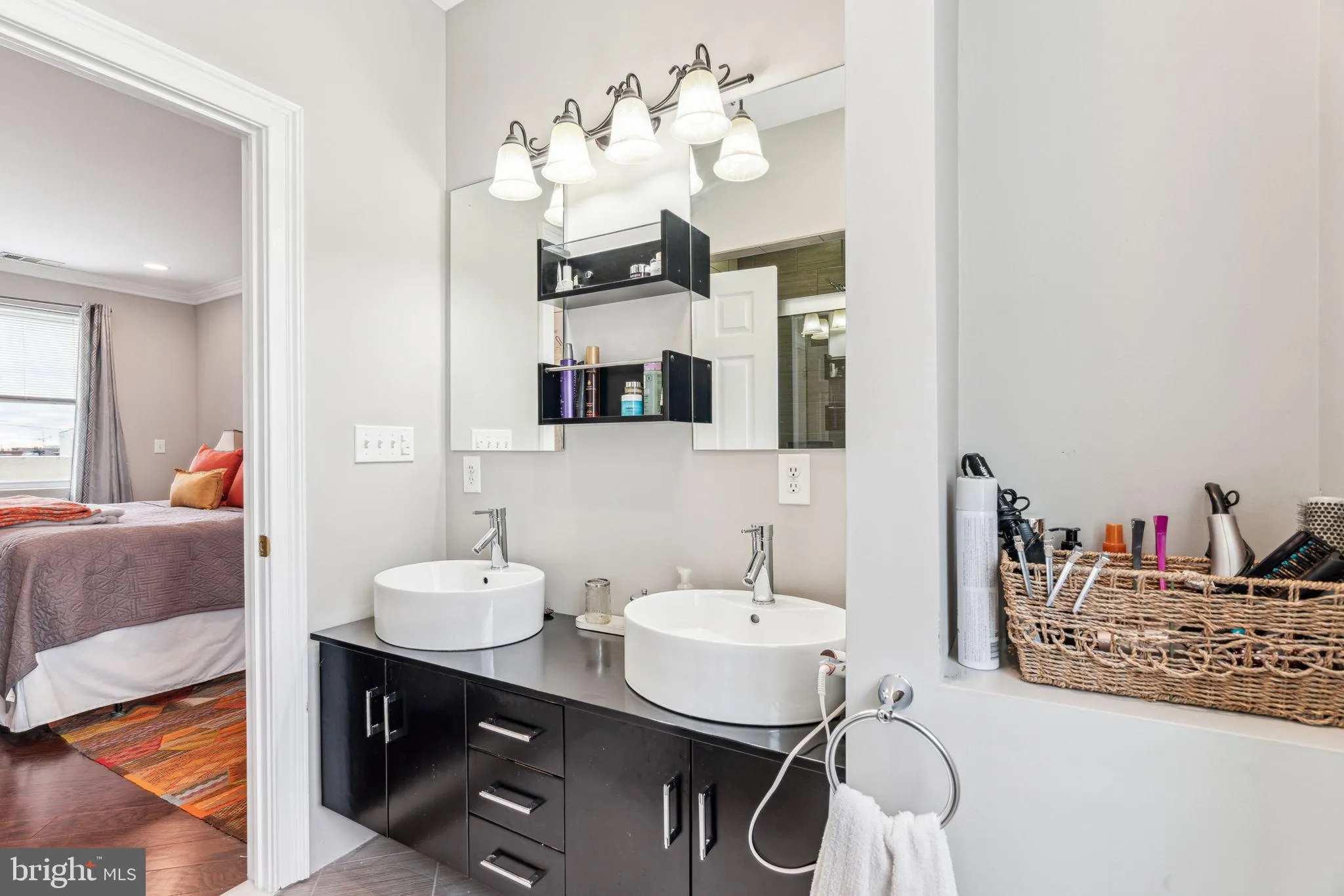 Philadelphia, Pennsylvania 19148, United States, 3 Bedrooms Bedrooms, ,3 BathroomsBathrooms,Residential,Active,166073