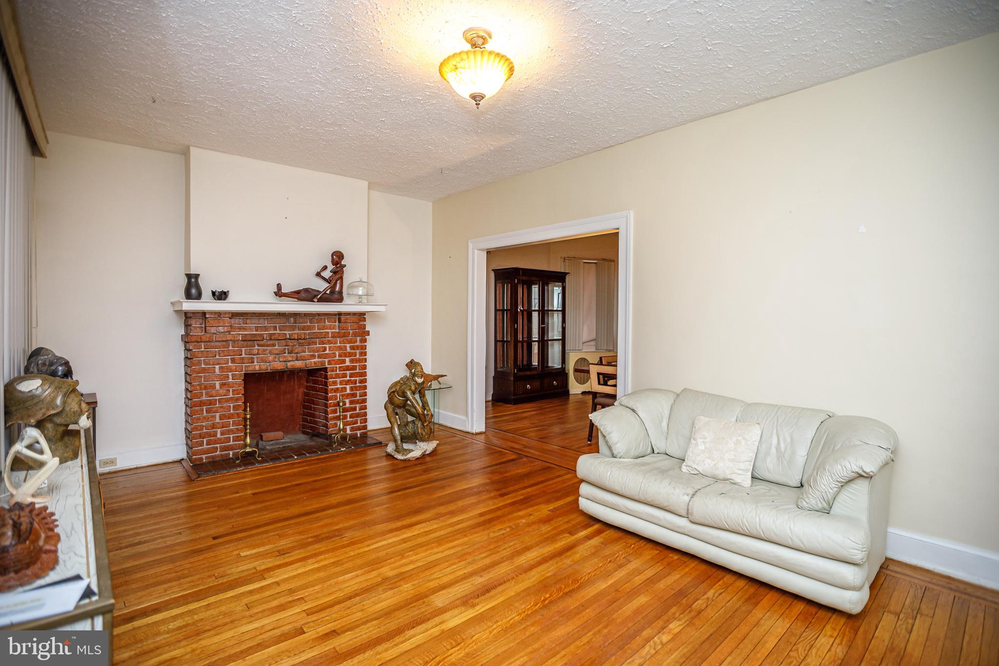 GARWYN OAKS - Residential