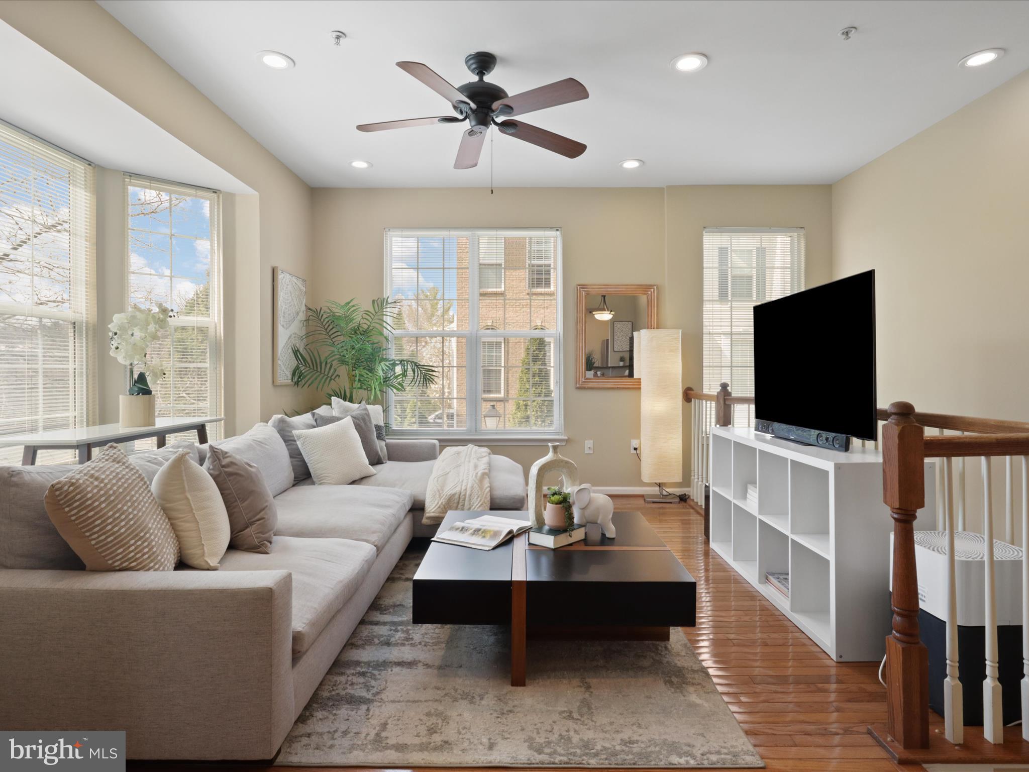 5830 COWLING COURT