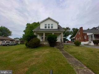 Upper level one bedroom apartment on quiet dead end street in Perry Hall. Large kitchen for the cooking enthusiast. Spacious bedroom big enough for a king size bed & dresser. One full bathroom with a shower & stand up washer & dryer. Front family room is spacious with hardwood floors. AC units are present but landlord not responsible for them.