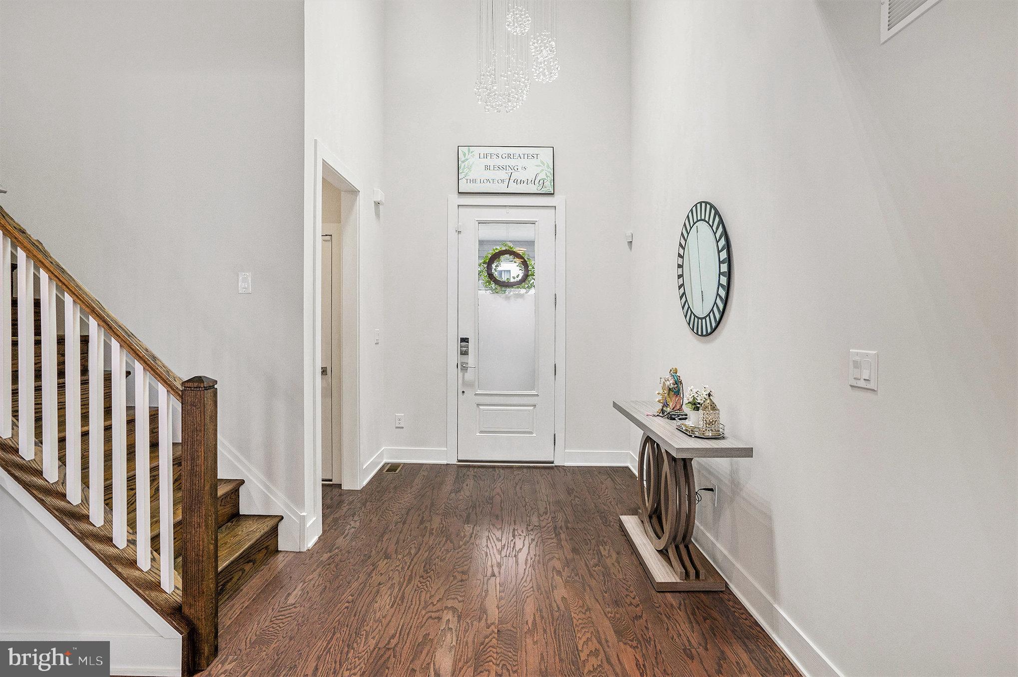 214 IRIS LANE