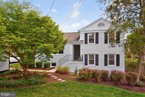 Photo of 605 Blossom Drive, ROCKVILLE, MD 20850 (MLS # MDMC2215730)