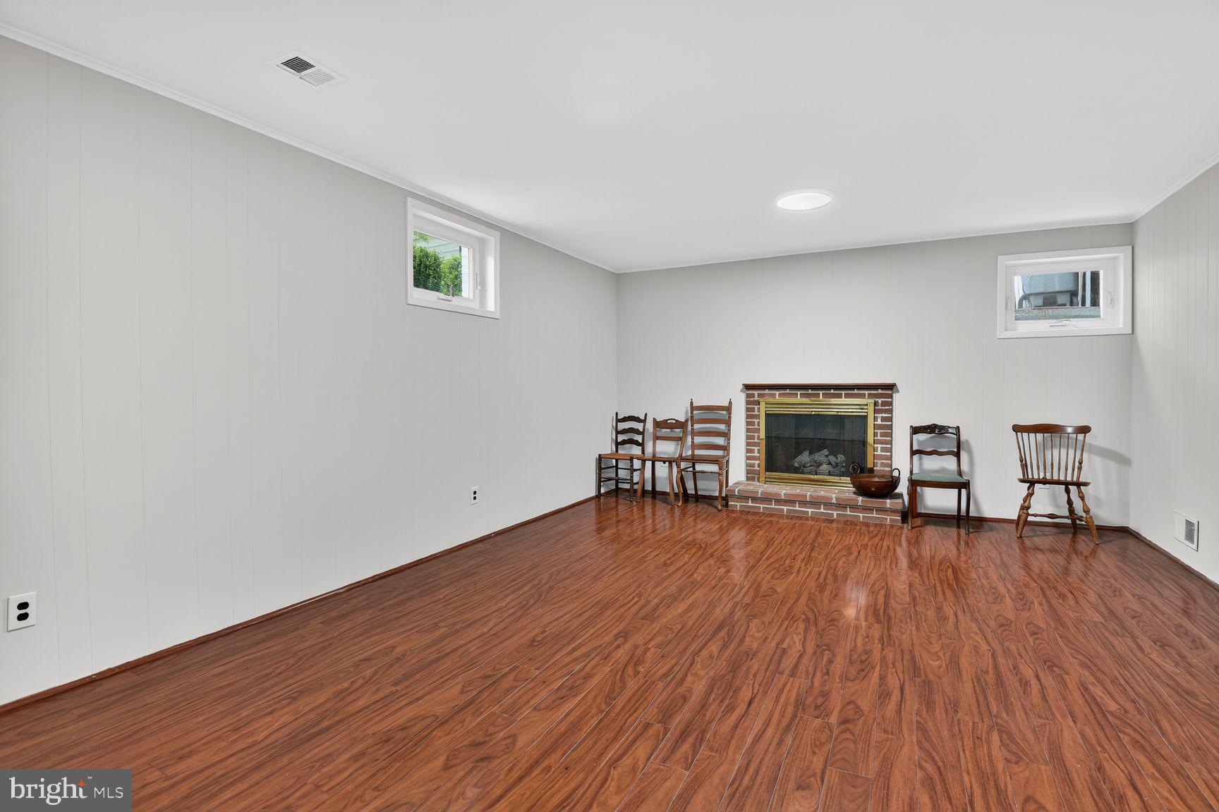 ROCKVILLE ESTATES - Residential