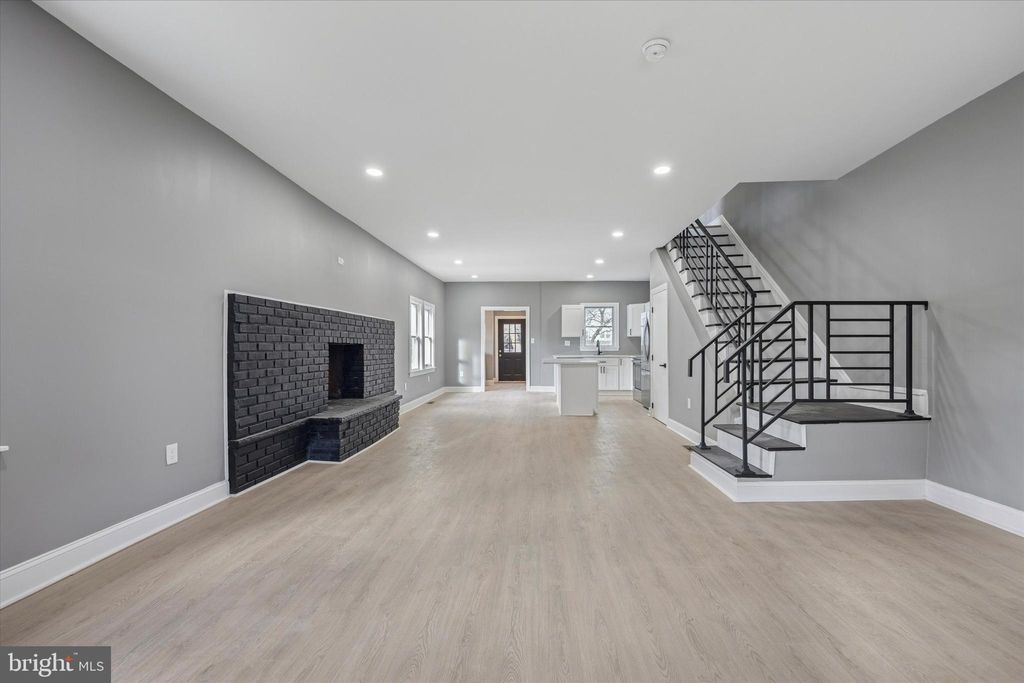 Photo of 523 W Glenside Avenue, GLENSIDE, PA 19038 (MLS # PAMC2165384)