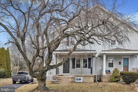 Photo of 523 W Glenside Avenue, GLENSIDE, PA 19038 (MLS # PAMC2165384)