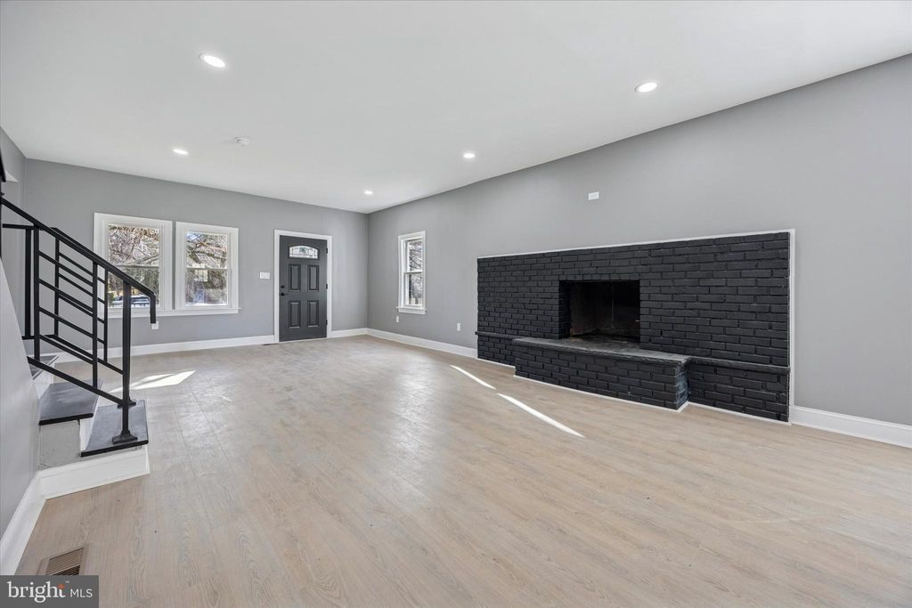 Photo of 523 W Glenside Avenue, GLENSIDE, PA 19038 (MLS # PAMC2165384)