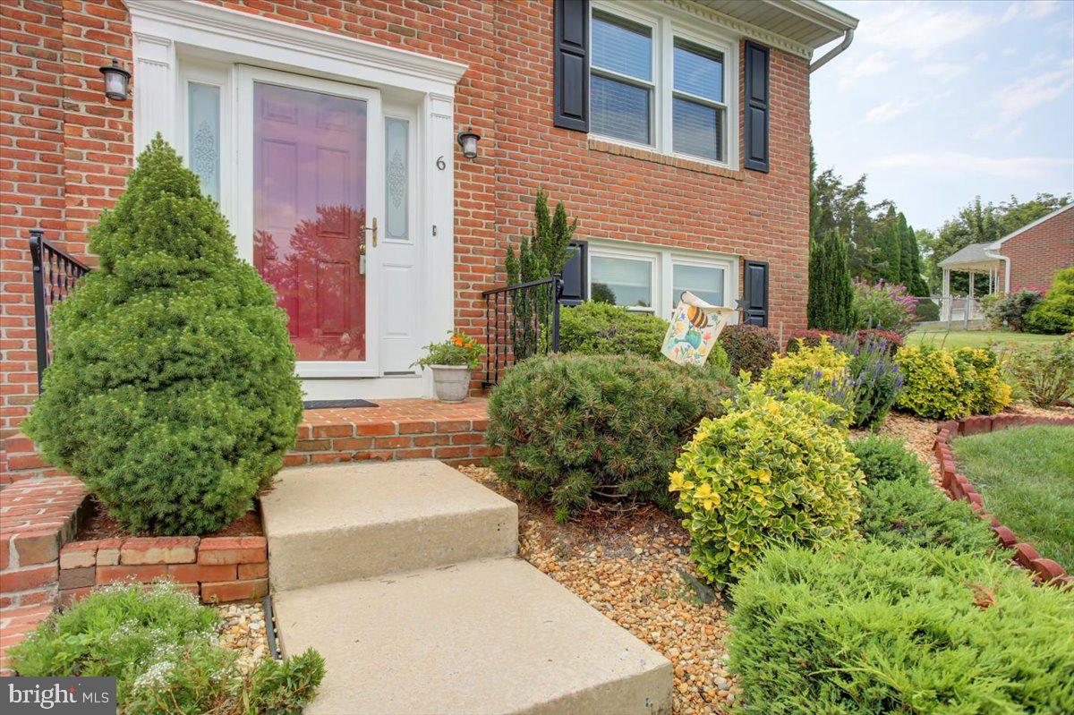 6 PRINCETON PLACE