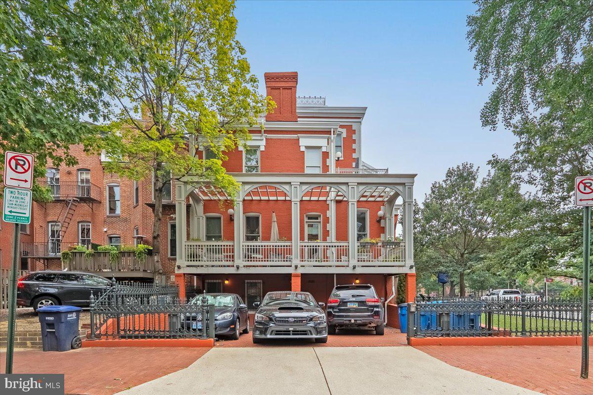 4 LOGAN CIRCLE NW 1