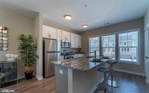 454 WOODCREST DRIVE SE 454B WASHINGTON DC 20032