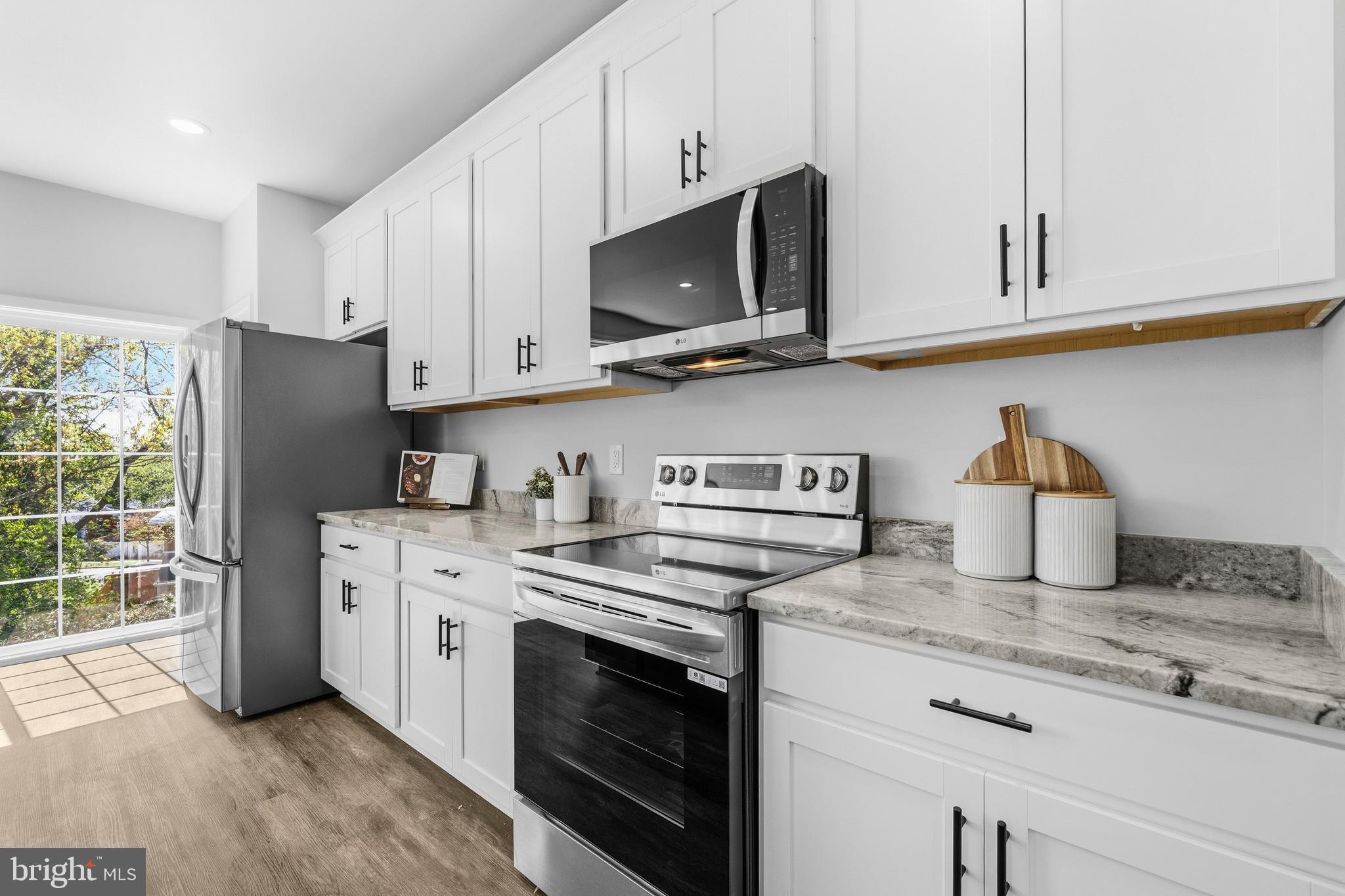 COLUMBIA RUN TOWNHOMES - Residential