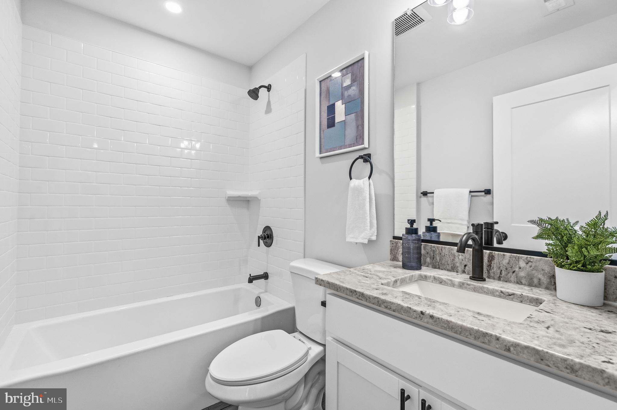 COLUMBIA RUN TOWNHOMES - Residential