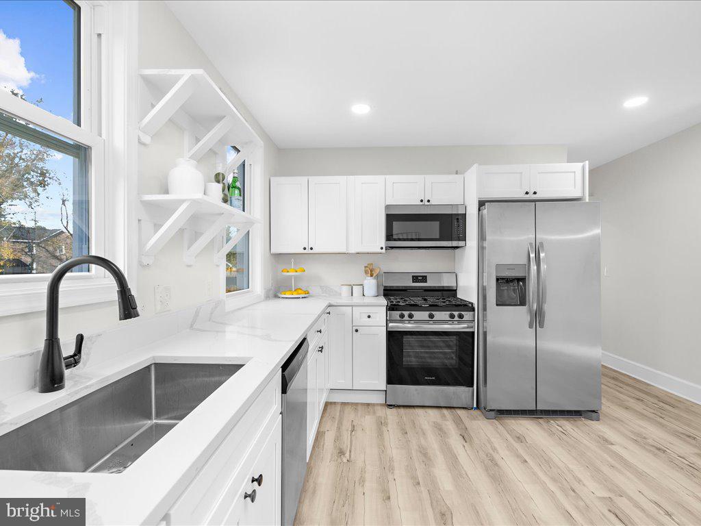 WINDSOR  MILL - Residential