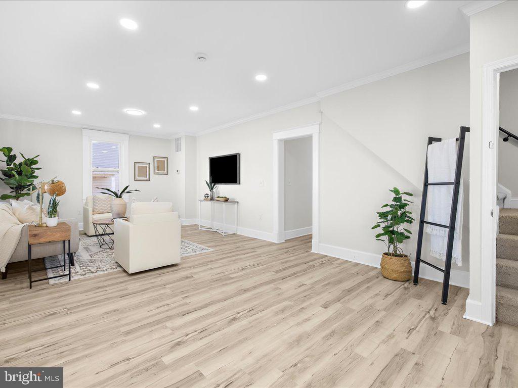 WINDSOR  MILL - Residential