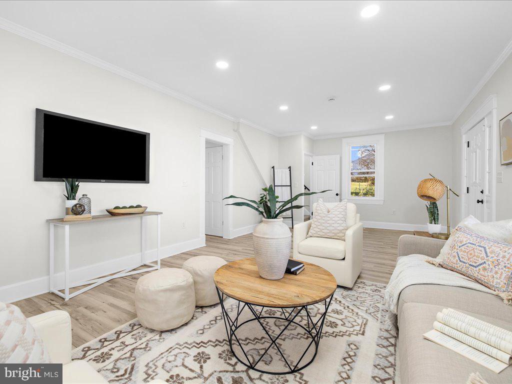 WINDSOR  MILL - Residential