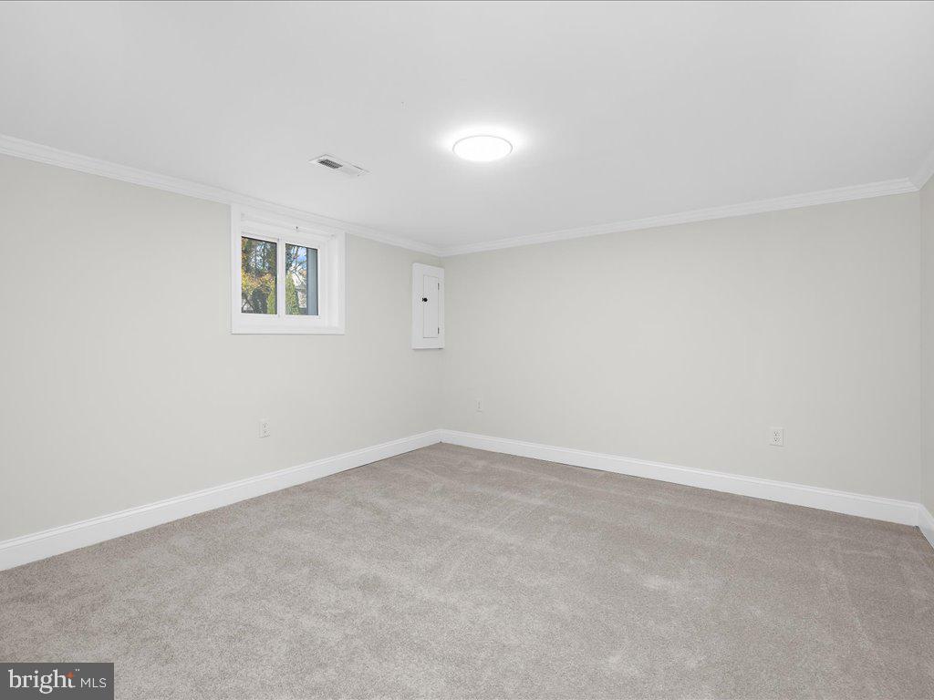 WINDSOR  MILL - Residential