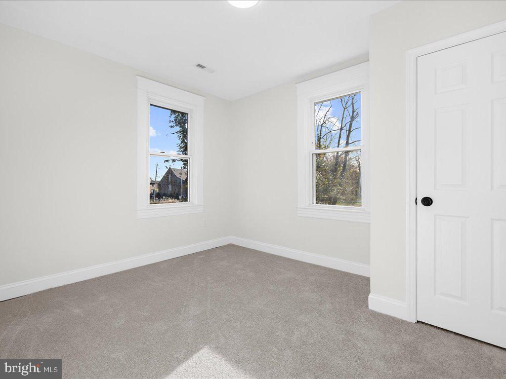 WINDSOR  MILL - Residential