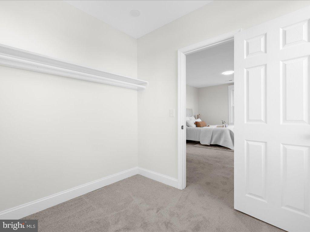 WINDSOR  MILL - Residential