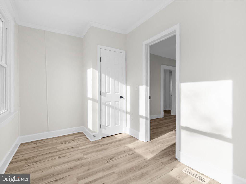 WINDSOR  MILL - Residential