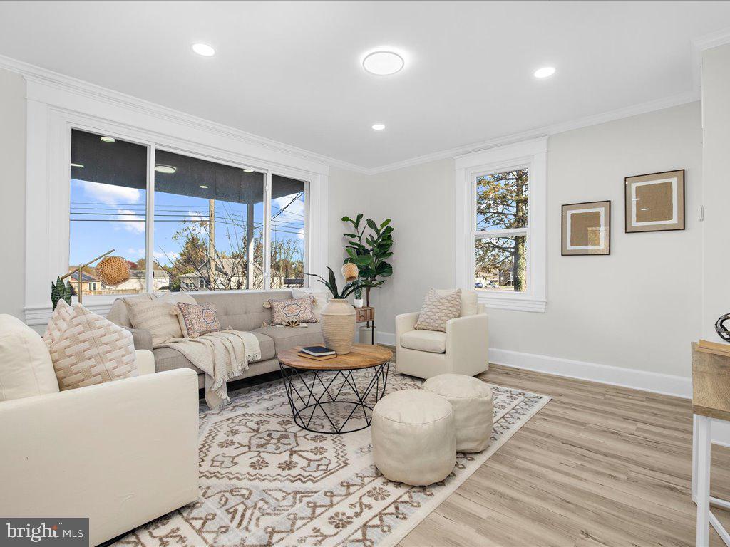 WINDSOR  MILL - Residential