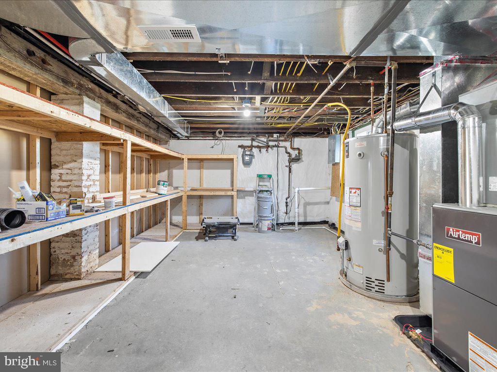 WINDSOR  MILL - Residential