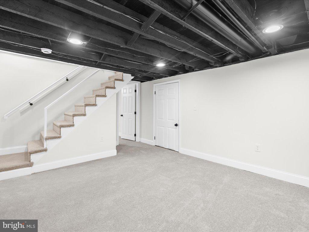 WINDSOR  MILL - Residential