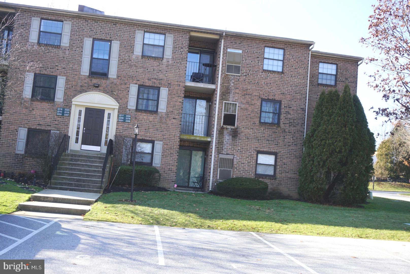 Nice 2nd floor unit in Goshen Valley. Updated kitchen and bathroom. Nice sized living room and separate dining area. New paint and. New carpeting in 2024. hardwood floors and ceramic tile.
The community offers pool, tennis courts & playground. Great location! Close to Rt 202 and West Chester schools. If you are looking for new and clean in condo living, your search stops here.