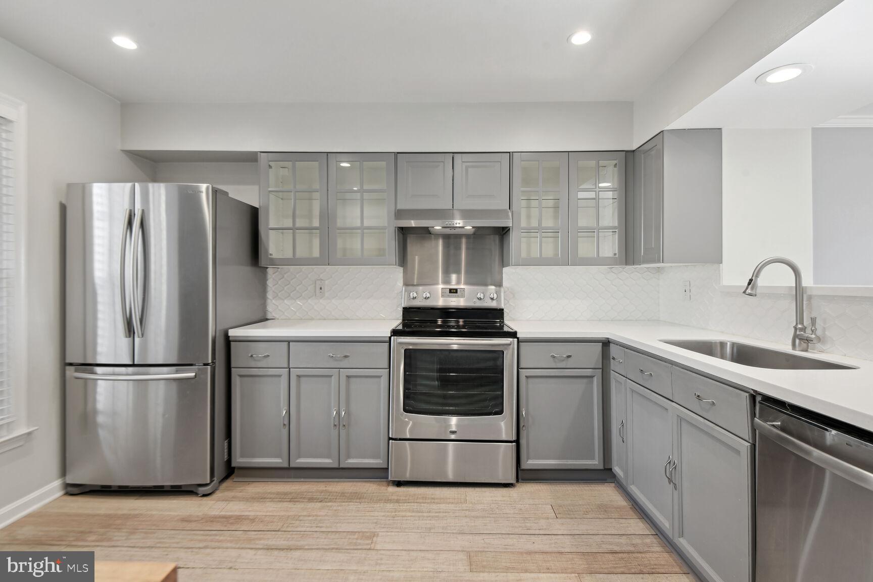 CAMERON KNOLLS - Residential