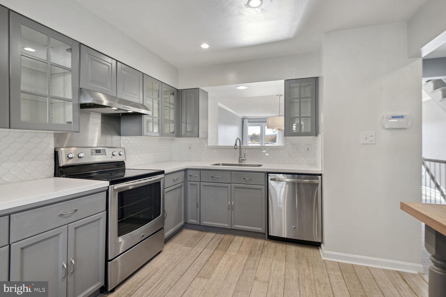 CAMERON KNOLLS - Residential