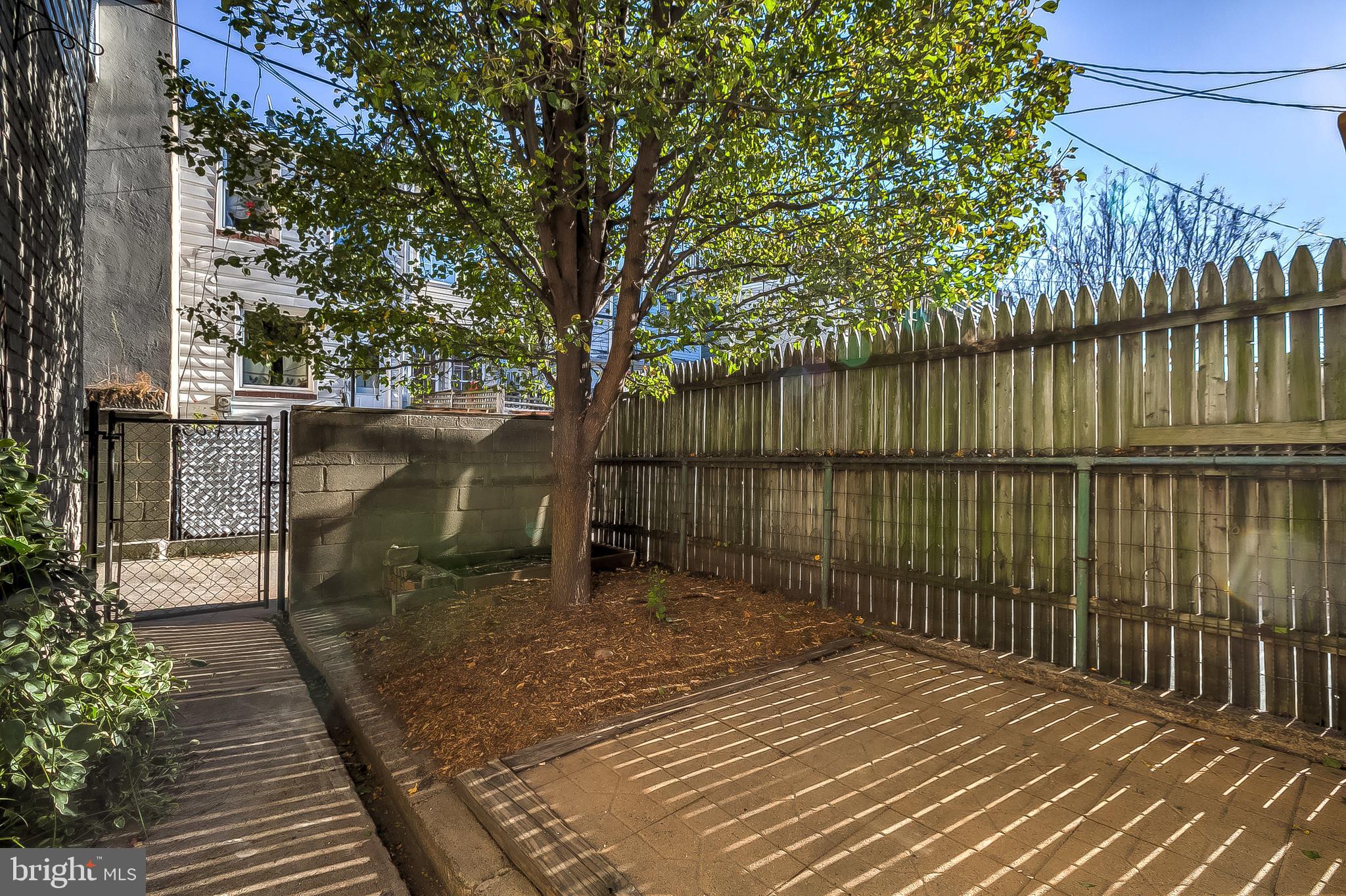 LOCUST POINT - Residential