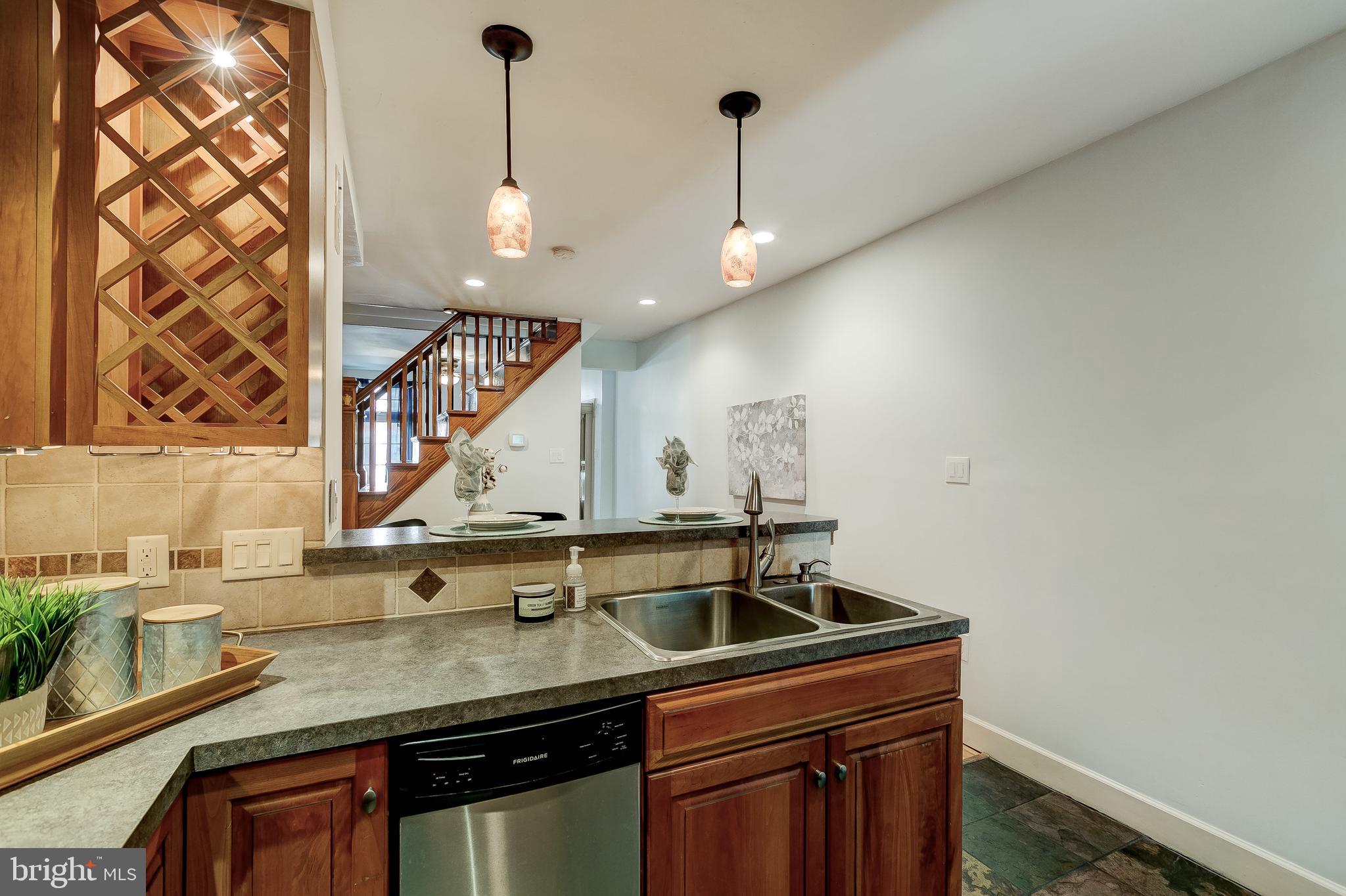 LOCUST POINT - Residential