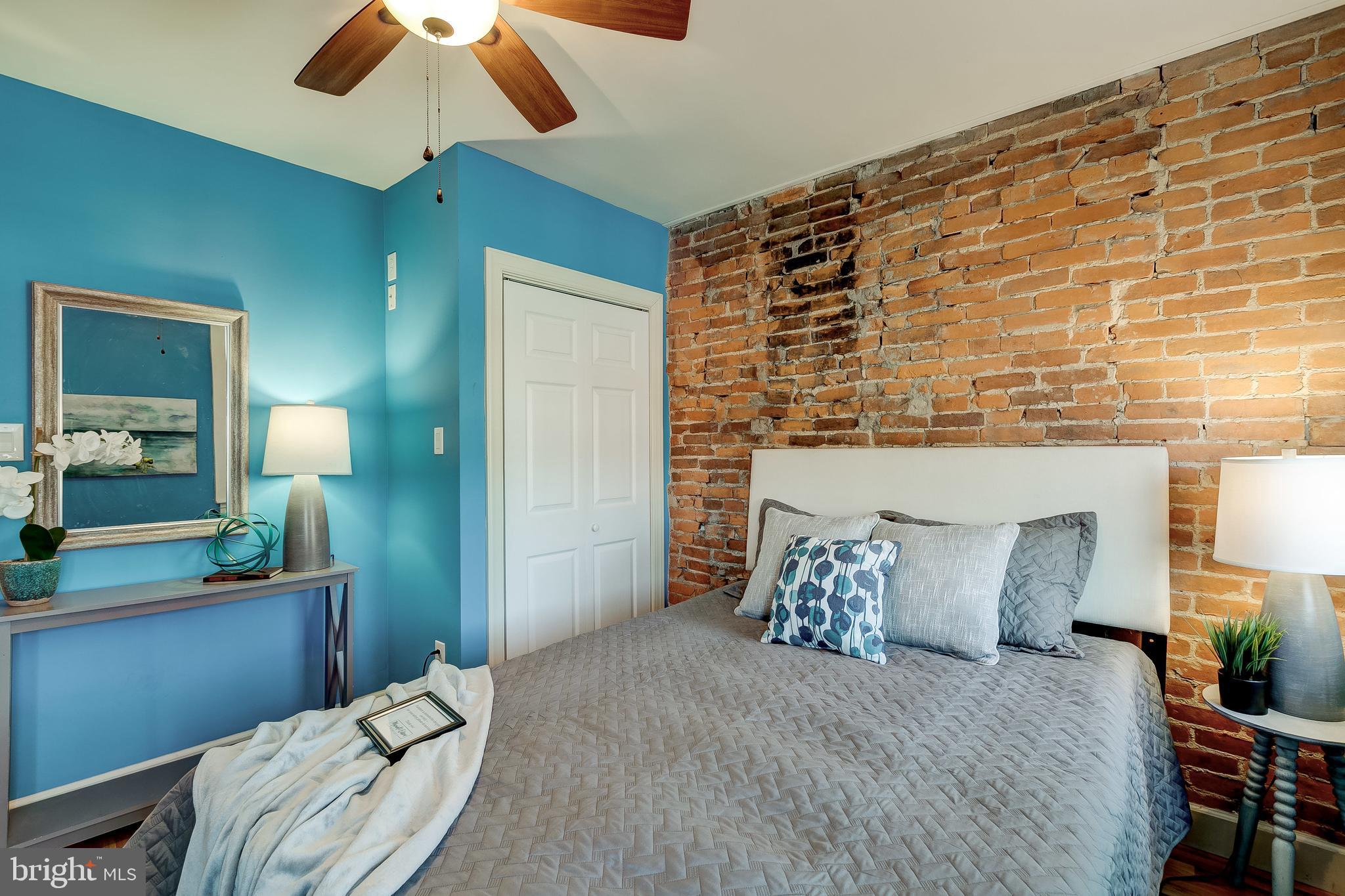 LOCUST POINT - Residential