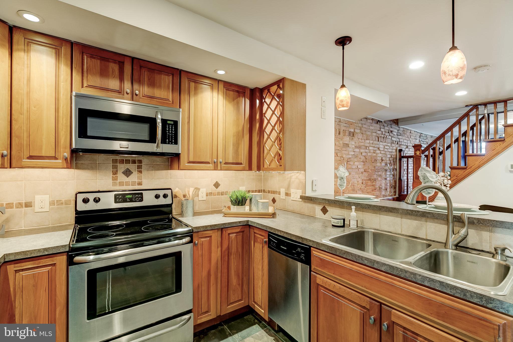 LOCUST POINT - Residential