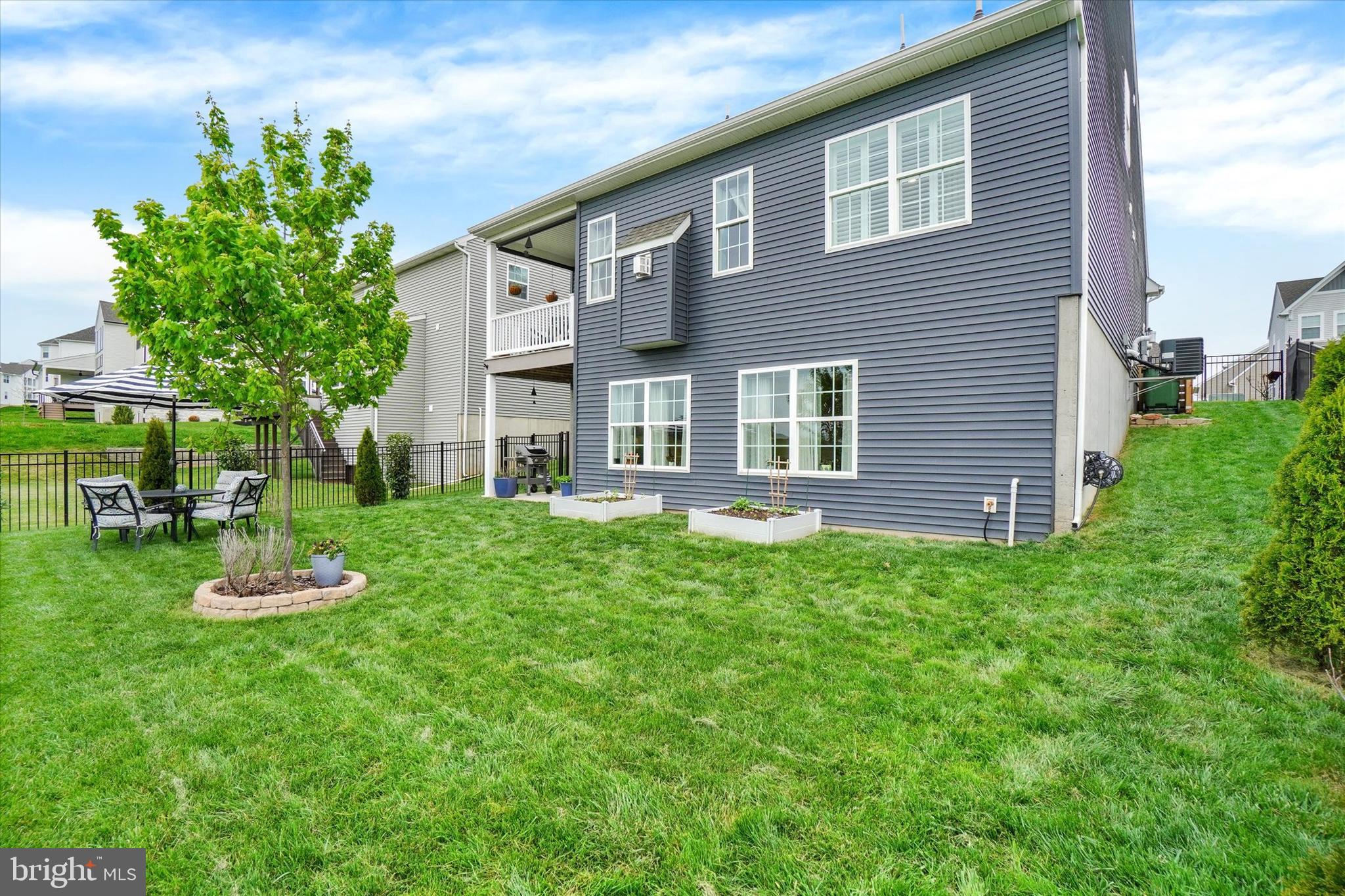 THE VIEWS AT BRIDGEWATER - Residential