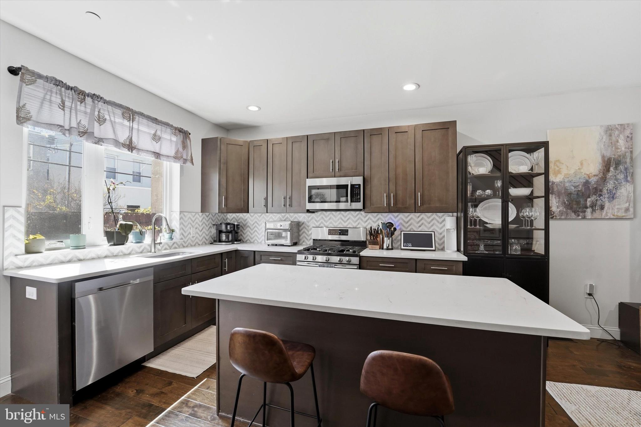POINT BREEZE - Residential