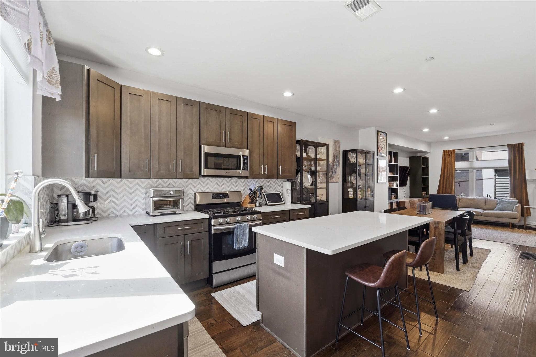 POINT BREEZE - Residential
