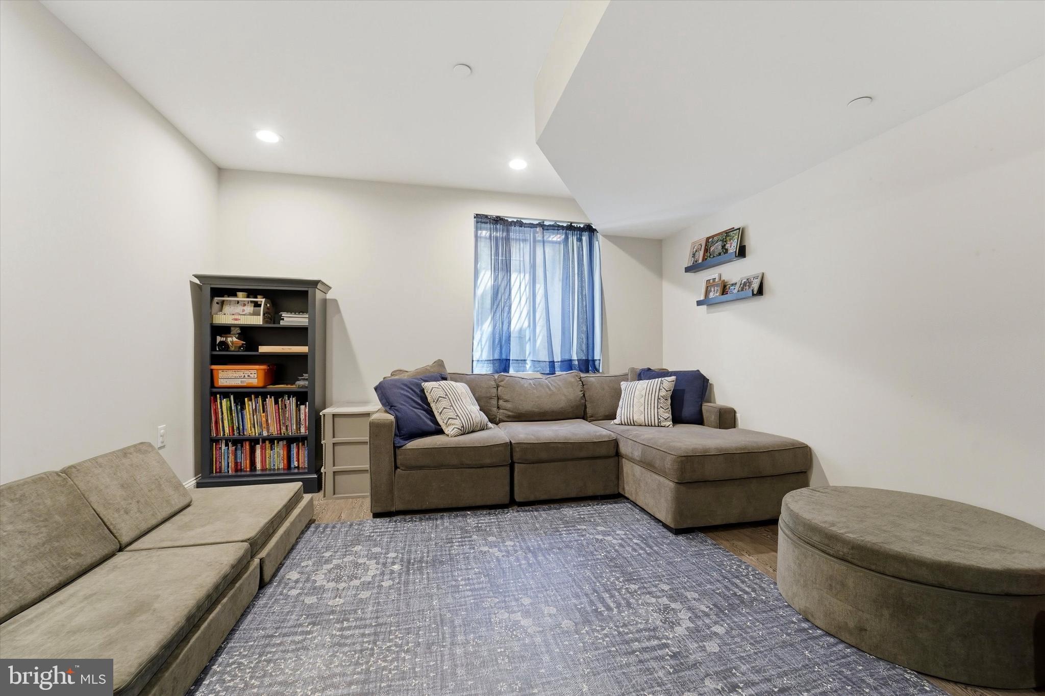 POINT BREEZE - Residential