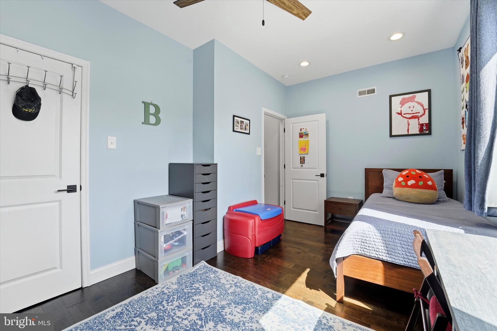 POINT BREEZE - Residential
