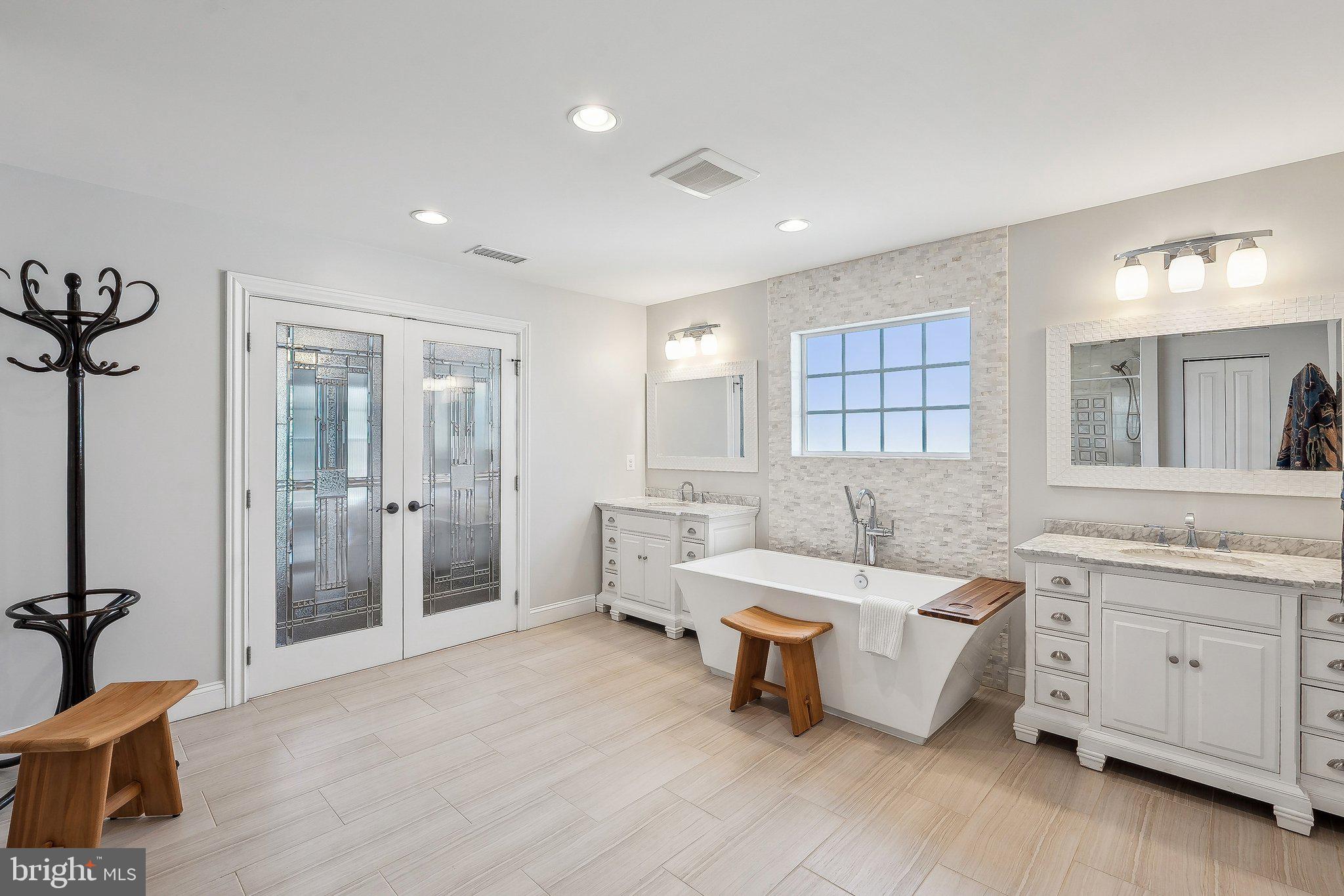 WINDSOR ESTATES - Residential